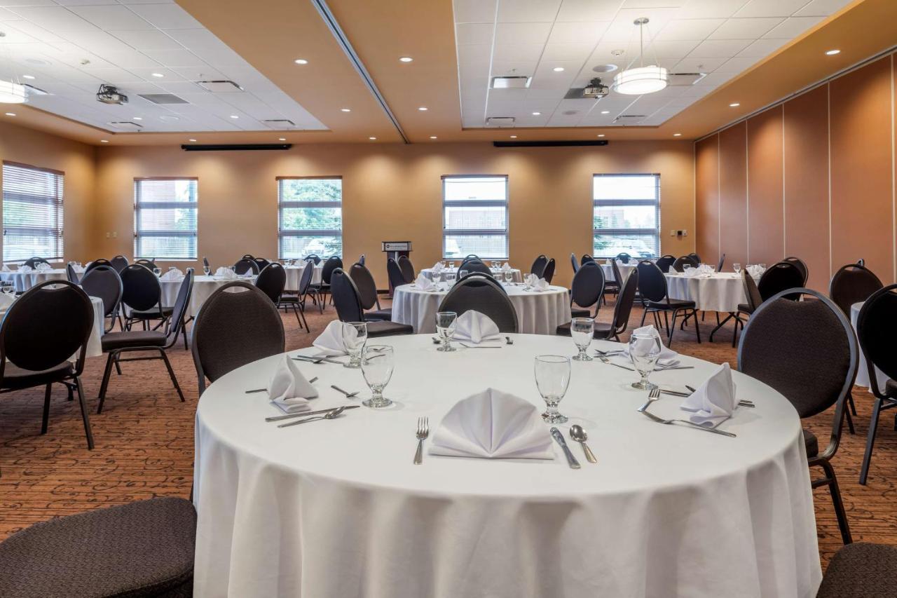 Best Western Plus, Bathurst Hotel & Suites Zewnętrze zdjęcie