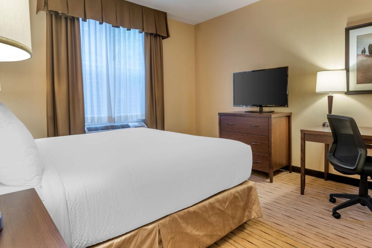 Best Western Plus, Bathurst Hotel & Suites Zewnętrze zdjęcie