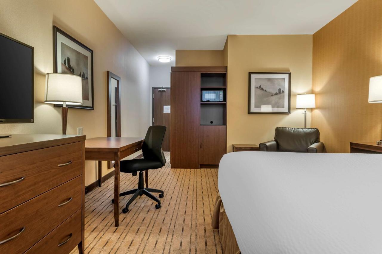Best Western Plus, Bathurst Hotel & Suites Zewnętrze zdjęcie
